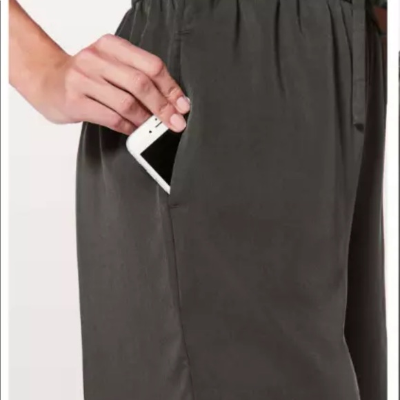 Lululemon Women’s Move Lightly Short - Picture 4 of 6